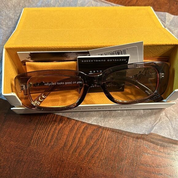 Szade Unisex Sunglasses.NWT - Picture 10 of 11